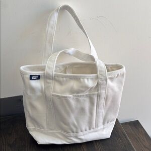 Lands' End Canvas Tote, 100% cotton, pockets front & interior,open top, medium